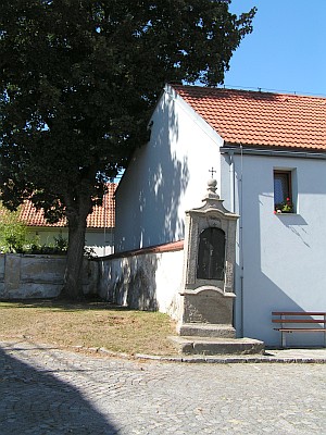 R - okolí kostela sv.Jana Křtitele.jpg