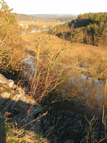 V - Pohled z hradu po toku Berounky