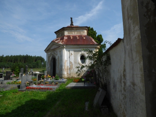P4 - Hrobka na hřbitově