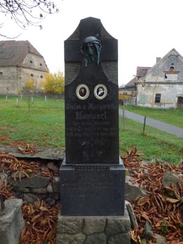 ST18 - Německý náhrobek