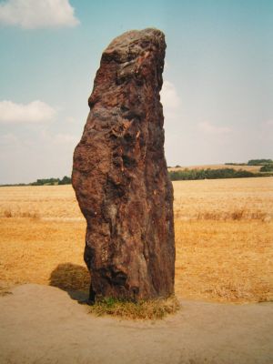 Klobuky - menhir Zkamenělý pastýř 2.jpg